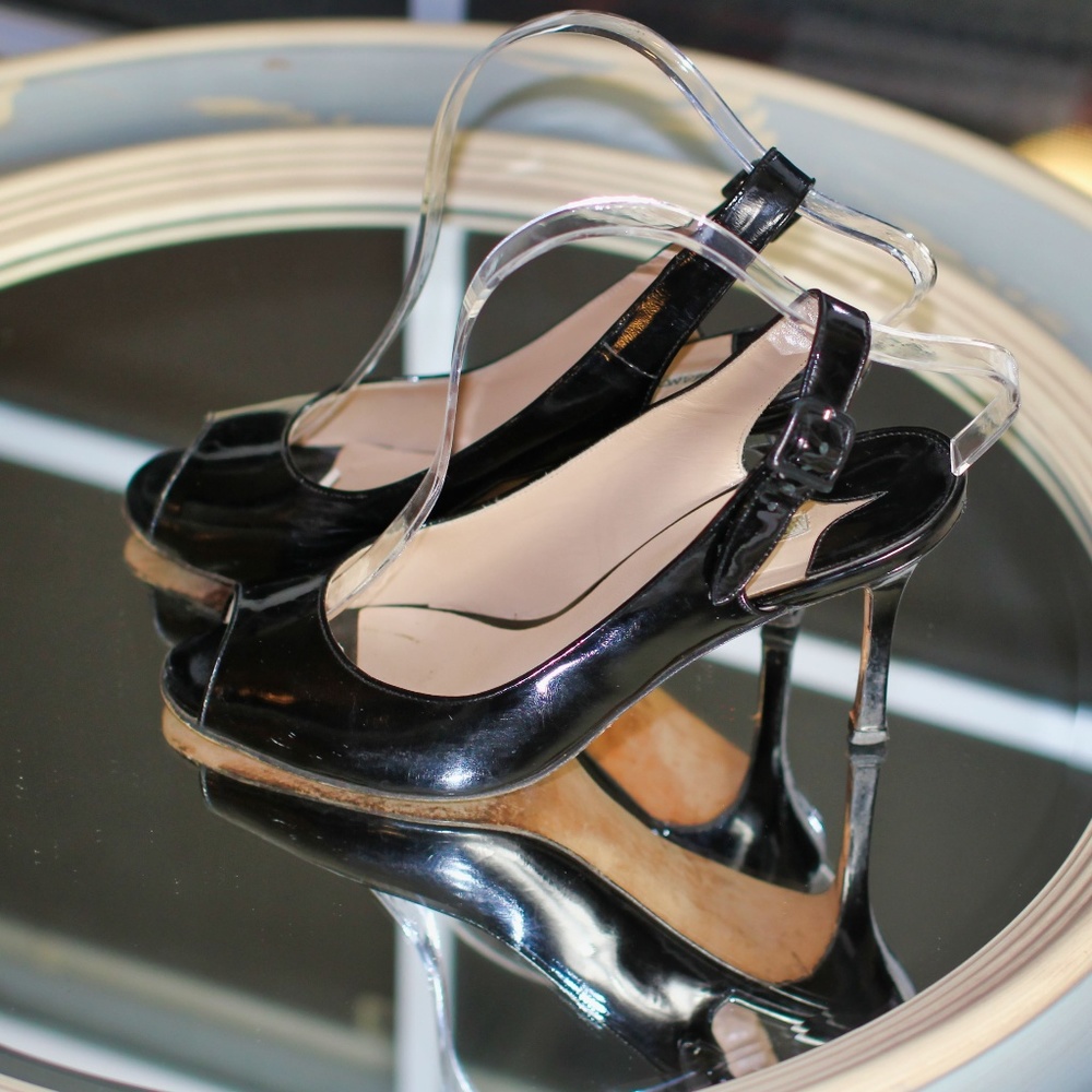 Manolo Blahnik Shiny Patent Peep Toe Slingback - Picture 3 of 8